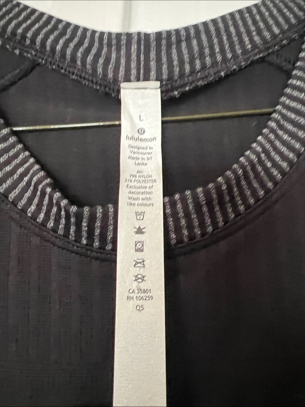 Unisex Lululemon top size L - Picture 2 of 3